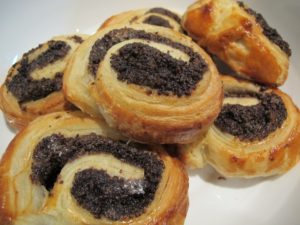 Булочки с маком: рецепт выпечки, пирожки, маковая начинка, шоколадная, из слоеного теста, с сахаром, с глазурью