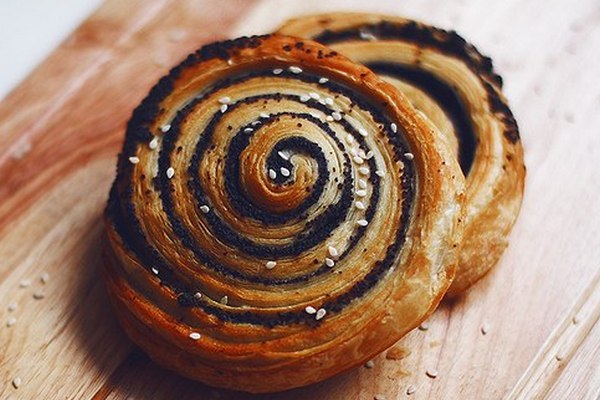 Булочки с маком: рецепт выпечки, пирожки, маковая начинка, шоколадная, из слоеного теста, с сахаром, с глазурью