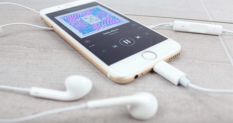 Как можно почистить белую гарнитуру apple earpods, вакуумные и другие наушники