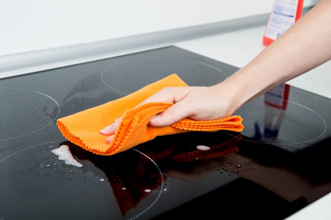 Как очистить индукционную плиту