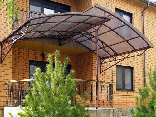 Козырек над крыльцом: из поликарбоната, металла, пластика, дерева, кованый, функции, варианты дизайна, как сделать своими руками, этапы работы