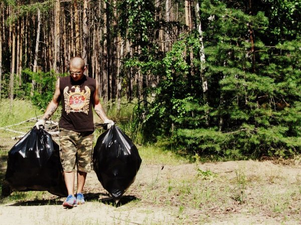 Куда убрать мусор в лесу: полезные лайфхаки