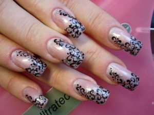 Маникюр к черному платью: 35 сочетаний на фото