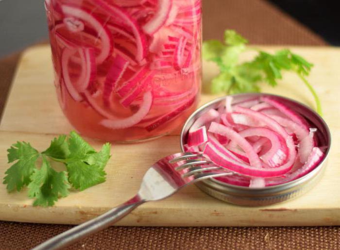 Маринованный лук: рецепт на зиму, банки, вкусный, без стерилизации, полукольцами, простой, красный, в уксусе, жареный, как делать