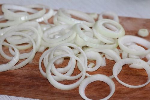 Маринованный лук: рецепт на зиму, банки, вкусный, без стерилизации, полукольцами, простой, красный, в уксусе, жареный, как делать