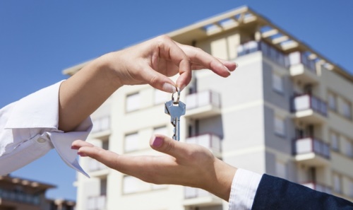 Можно ли продать жилье, купленное на материнский капитал: продажа квартиры или дома, если они были приобретены за маткапитал