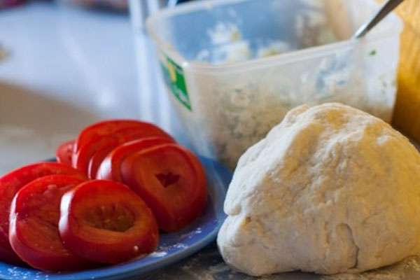 Пирожки бомбочки: с помидорами и сыром, рецепт, другие варианты начинок, виды теста
