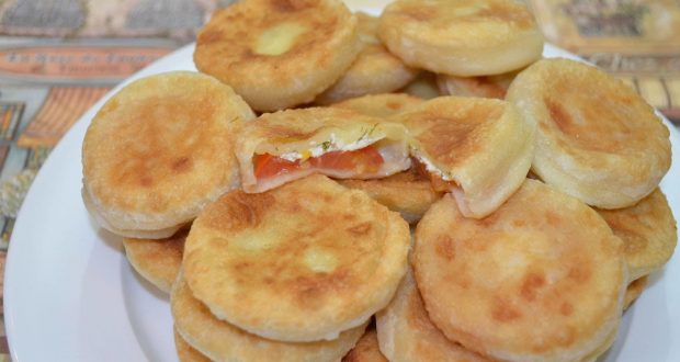 Пирожки бомбочки: с помидорами и сыром, рецепт, другие варианты начинок, виды теста