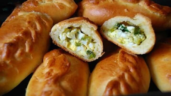 Пирожки с луком: пошаговый рецепт, с зеленым, как приготовить тесто, жареные булочки с творогом