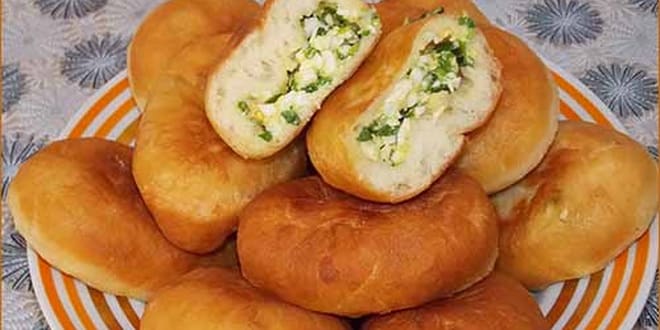 Пирожки с луком: пошаговый рецепт, с зеленым, как приготовить тесто, жареные булочки с творогом