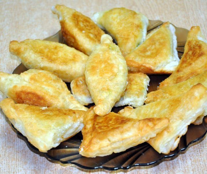 Пирожки с луком: пошаговый рецепт, с зеленым, как приготовить тесто, жареные булочки с творогом