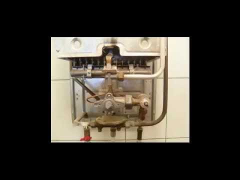 Почему газовая колонка включается с хлопком