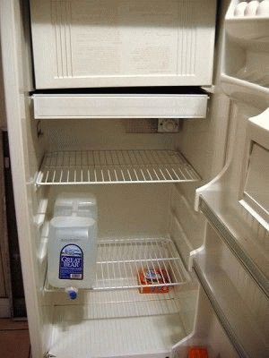 Почему холодильник работает но не морозит: причины