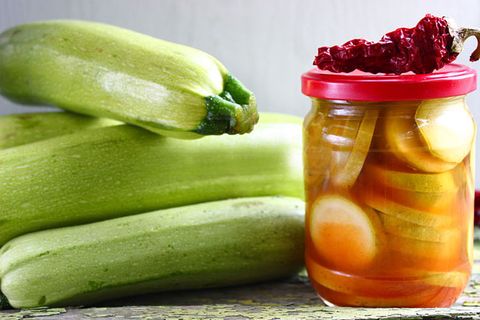 Рецепт консервации кабачков с кетчупом чили: без стерилизации, с огурцами, на зиму, шашлычным, торчин