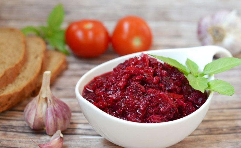 Рецепты салатов из свеклы: самые вкусные, на зиму, простые, с луком, закуски, зимний, красная, острый, заготовки, фото и видео
