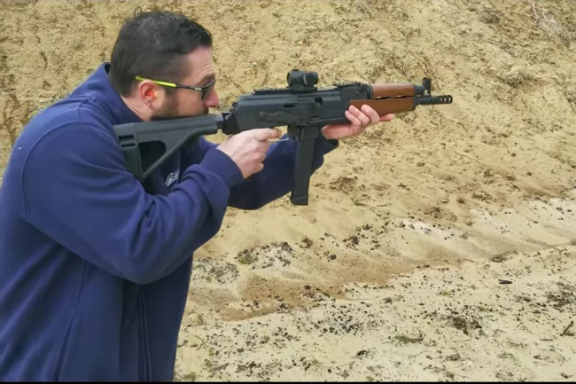 Создан гибрид автомата калашникова ак-47 и австрийского glock 17