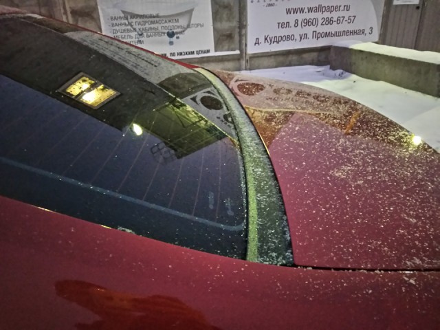 Устанавливаем ветровик на заднее стекло