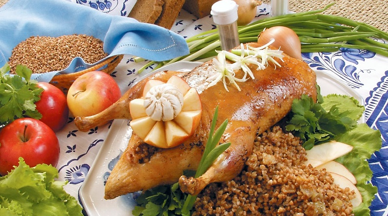 В чем польза мяса цесарки и есть ли вред
