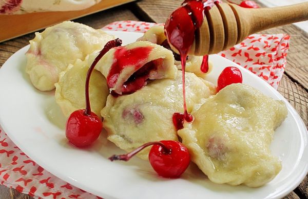 Вареники с клубникой: рецепт теста, из свежей, замороженной, консервированной, правила подачи
