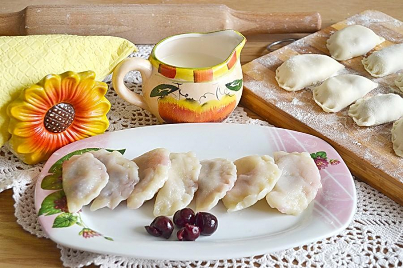Вареники с клубникой: рецепт теста, из свежей, замороженной, консервированной, правила подачи